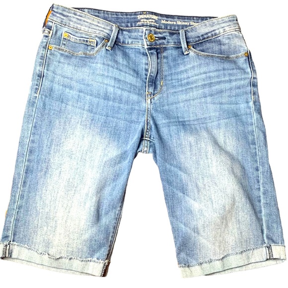 Signature Levis Modern Skinny Shorts 